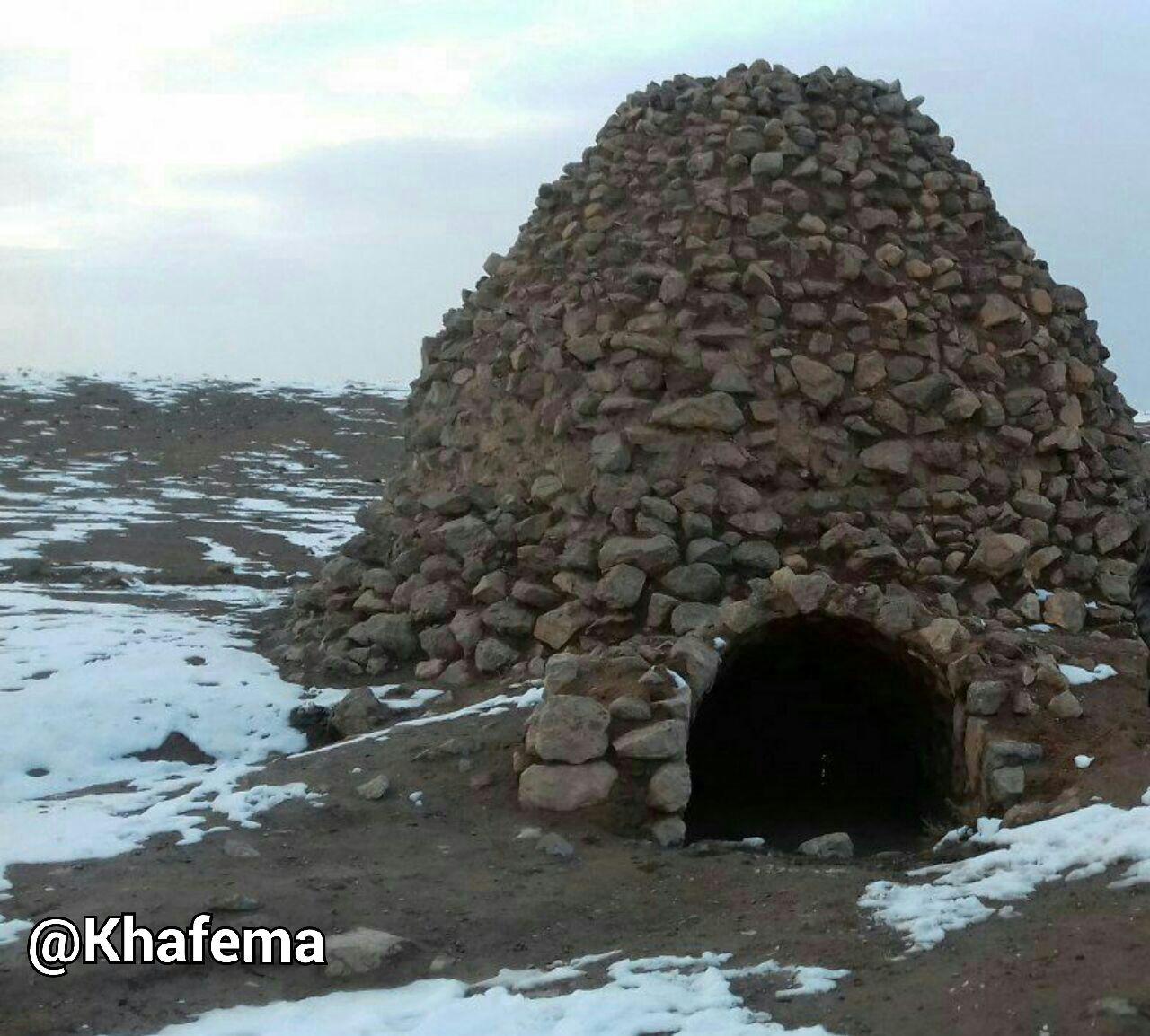 حوض انبار مر ترخ خواف  موقعیت:پشت کوه های خواجه یار خواف نزدیکی کارخانه سیمان  مرمت توسط جوانان خوافی